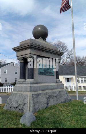 Roger Ludlow Monument, dédié en 1895, Ludlow fut le fondateur de la première colonie européenne de Norwalk en 17th siècle, East Norwalk, CT, USA Banque D'Images