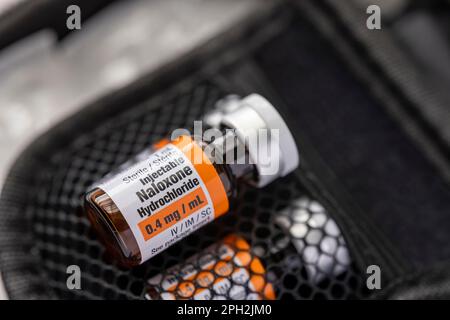 Calgary, Alberta, Canada. 25 mars 2023.A quelques flacons de naloxone à l'intérieur d'un kit photo Banque D'Images