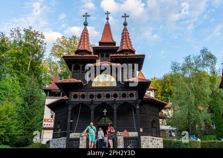 SOVATA, ROUMANIE - 24 AOÛT 2022 : Eglise de la ville de Sovata. Sovata est connue pour ses traitements balnéo-climatologiques et de boue Banque D'Images