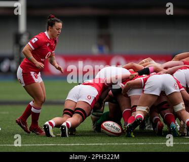 Cardiff, Royaume-Uni. 25th mars 2023. Ffion Lewis (pays de Galles) montres ballon pendant les Womens Tik Tok six Nations Rugby pays de Galles / Irlande à BT Cardiff Arms Park Cardiff Royaume-Uni sur 25 mars 2023 Alay Live News dernière note 31- 5 crédit: Graham Glendinning / GlennSports/Alay Live News Banque D'Images