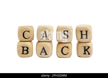 Cubes en bois avec des mots Cash Back sur fond blanc Banque D'Images