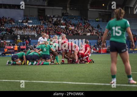 Cardiff, pays de Galles. 25th mars 2023. Scrum lors du match de rugby des six nations de TikTok pour femmes, le pays de Galles contre l'Irlande au stade Cardiff Park Arms à Cardiff, pays de Galles. Crédit : Sam Hardwick/Alay Live News. Banque D'Images