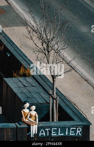 Deux mannequins sur un mur à Ortisei Banque D'Images