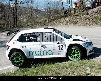 Turin, Italie. 25th mars 2023. Vona Claudio ITA d'Agostino Simone ITA RC2N R5 Skoda Fabia-Cars for Fun pendant le shakedown de l'équipe de rallye 971-2023 à Pavarolo - À, sur 25 mars 2023 pendant le 49Â° équipe de rallye 971 (day1), Rallye à Turin, Italie, 25 mars 2023 Credit: Independent photo Agency/Alay Live News Banque D'Images