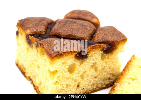 Gâteau de Noël avec confiture gros plan sur fond blanc Banque D'Images