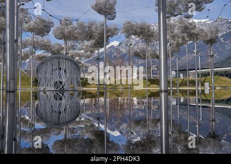 Wattens, Autriche - 18 mars 2023 - le Léviathan - l'objet rappelle Siphonophorae dans le jardin de Swarovski Kristallwelten Banque D'Images