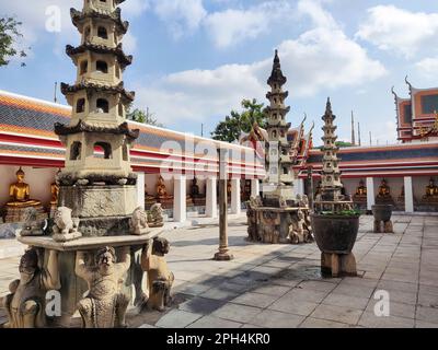 Phra Rabiang dans le Wat Pho, Bangkok. Il se compose de cloîtres avec différentes images de Bouddha de la période Rama I. Banque D'Images