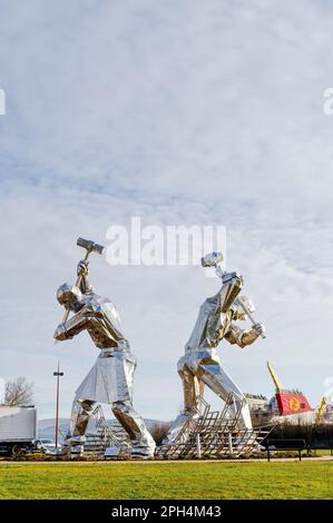 La sculpture de construction navale érigée en hommage à l'histoire de la construction navale d'Inverclyde Banque D'Images