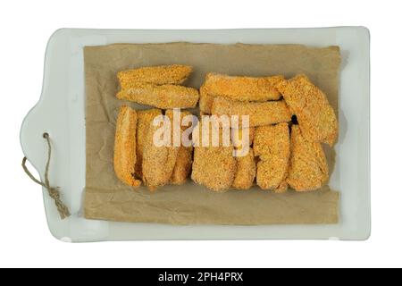 Emballage de délicieux nuggets sur fond blanc. Cuisine maison. Restauration rapide. Vue de dessus. Banque D'Images