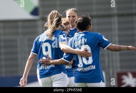 Hoffenheim, Allemagne. 26th mars 2023. FLYERALARM Frauen-Bundesliga match entre TSG 1899 Hoffenheim et SGS Essen au Dietmar-Hopp Stadion, Hoffenheim, Allemagne (Foto: Dana Roesiger/Sports Press photo/C - DÉLAI D'UNE HEURE - ACTIVER FTP SEULEMENT SI LES IMAGES DE MOINS D'UNE HEURE - Alay) crédit: SPP Sport Press photo. /Alamy Live News Banque D'Images