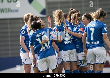 Hoffenheim, Allemagne. 26th mars 2023. FLYERALARM Frauen-Bundesliga match entre TSG 1899 Hoffenheim et SGS Essen au Dietmar-Hopp Stadion, Hoffenheim, Allemagne (Foto: Dana Roesiger/Sports Press photo/C - DÉLAI D'UNE HEURE - ACTIVER FTP SEULEMENT SI LES IMAGES DE MOINS D'UNE HEURE - Alay) crédit: SPP Sport Press photo. /Alamy Live News Banque D'Images