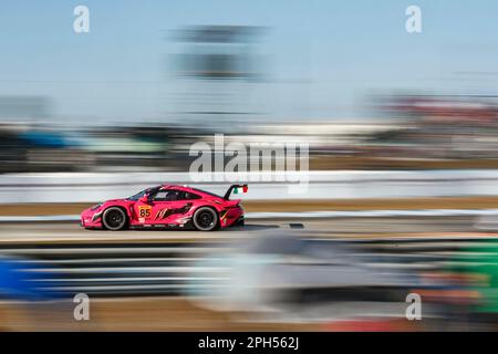 Sebring, Vereinigte Staaten. 15th mars 2023. Porsche 911 RSR, Iron Dames (#85), Sarah Bovy (B), Rahel Frey (CH), Michelle Gatting (DK) crédit : dpa/Alay Live News Banque D'Images