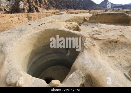 Une ancienne presse nabatéenne à vin dans la vallée de Shkaret Mseid, Wadi Musa, au centre-sud de la Jordanie, au Moyen-Orient Banque D'Images