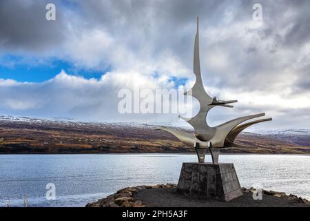 Akureyri, Islande - 16 octobre 2021 : Sigling, signifiant voile ou voyage, statue, par Jon Gunner Arnason, Akureyri, Islande du Nord. Sœur du famo Banque D'Images