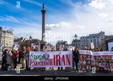 Arrêtez les exécutions en Iran à Trafalgar Square, manifestation pro-démocratique iranienne contre le gouvernement islamiste autocratique d'Iran, Londres, Angleterre, Royaume-Uni 25/ Banque D'Images