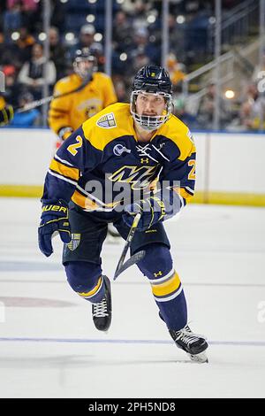 Bridgeport, Connecticut, États-Unis. 24th mars 2023. Le défenseur de Merrimack Christian Felton (2) skate pendant la NCAA DI Men's Ice Hockey Bridgeport Regionals contre Quinnipiac à Total Mortgage Arena à Bridgeport, Connecticut. Rusty Jones/Cal Sport Media/Alamy Live News Banque D'Images