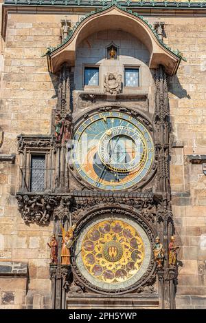 Prague, République tchèque - vue du square et de l'horloge astronomique. Banque D'Images