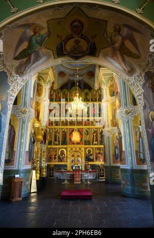 Kazan, Russie - 16 juin 2021 : à l'intérieur de la cathédrale d'Annonciation, Kazan, Tatarstan. Intérieur luxueux et orné de l'église orthodoxe russe, ancien monument de Banque D'Images