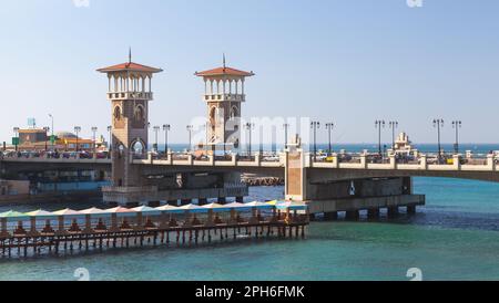 Pont Stanley par une belle journée d'été, point de repère de l'architecture d'Alexandrie, Egypte Banque D'Images