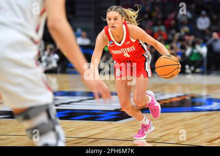 25 mars 2023: Les Buckees de l'État de l'Ohio gardent Jacy Sheldon (4) pendant le match de basket-ball sémifinal régional de la NCAA pour femmes entre les Buckees de l'État de l'Ohio et les Huskies de l'UConn à l'aréna Climate gage à Seattle, WA. L'État de l'Ohio a battu UConn 73-61 pour gagner une place dans l'Elite 8. Steve Faber/CSM Banque D'Images