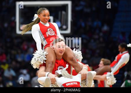 25 mars 2023: Cheerleaders de l'État de l'Ohio pendant le match de basket-ball sémifinal régional de la NCAA entre les Buckees de l'État de l'Ohio et les Huskies de l'UConn à l'aréna Climate gage à Seattle, WA. L'État de l'Ohio a battu UConn 73-61 pour gagner une place dans l'Elite 8. Steve Faber/CSM Banque D'Images