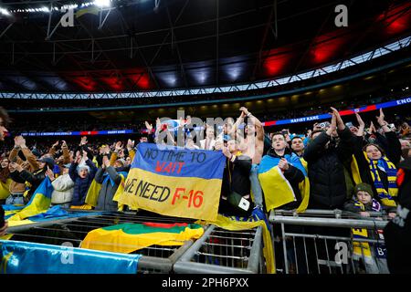 Londres, Royaume-Uni. 26th mars 2023. Londres, Angleterre, 26 mars 2023: Fans de l'Ukraine après le match de football des qualifications européennes de l'UEFA entre l'Angleterre et l'Ukraine au stade Wembley à Londres, en Angleterre. (James Whitehead/SPP) crédit: SPP Sport Press photo. /Alamy Live News Banque D'Images