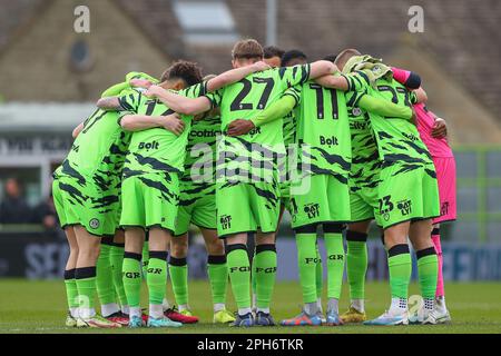 Nailsworth, Royaume-Uni. 26th mars 2023. Les Rovers verts forestiers forment un caucus lors du match Sky Bet League 1 Forest Green Rovers vs Sheffield mercredi à New Lawn, Nailsworth, Royaume-Uni, 26th mars 2023 (photo de Gareth Evans/News Images) à Nailsworth, Royaume-Uni, le 3/26/2023. (Photo de Gareth Evans/News Images/Sipa USA) Credit: SIPA USA/Alay Live News Banque D'Images