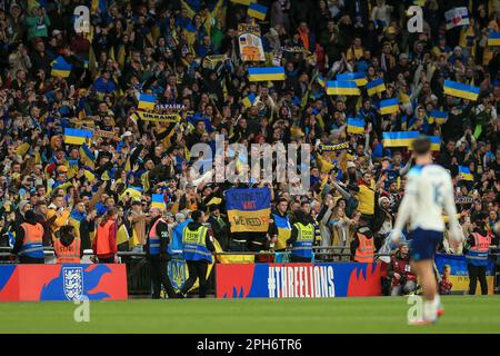 Londres, Royaume-Uni. 26th mars 2023. L'Ukraine est fan du match de qualification de l'UEFA Euro 2024 du groupe C entre l'Angleterre et l'Ukraine au stade Wembley sur 26 mars 2023 à Londres, en Angleterre. (Photo de Daniel Chesterton/phcimages.com) Credit: PHC Images/Alamy Live News Banque D'Images