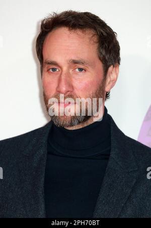 Oliver Chris s'occupe du « Qu'est-ce que l'amour a à faire avec ça ? » Première britannique à Odeon Luxe Leicester Square à Londres. Banque D'Images