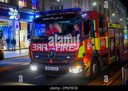 LONDRES - 12 novembre 2022 : les pompiers dévoués et professionnels de Londres travaillent 24 heures sur 24 pour assurer la sécurité de la ville. Banque D'Images