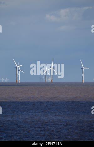 Éoliennes offshore à Gunfleet Sands, au large de Clacton, dans le comté de Sea Essex. Banque D'Images