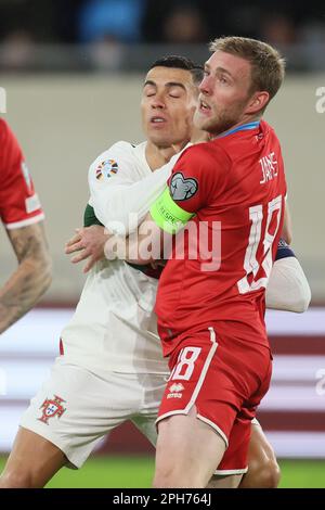 Luxembourg, Luxembourg. 26th mars 2023. Cristiano Ronaldo portugais et Laurent Jans luxembourgeois photographiés lors d'un match de football entre les équipes nationales du Luxembourg et du Portugal, le dimanche 26 mars 2023 à Luxembourg, le Grand-Duché de Luxembourg, deuxième match de qualification Euro 2024 (sur 8). BELGA PHOTO BRUNO FAHY crédit: Belga News Agency/Alay Live News Banque D'Images