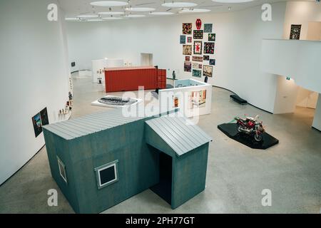 Winnipeg, MB, Canada - mai 2022 : un regard sur le plancher de l'exposition à WAG-Quaumajuq. Photo de haute qualité Banque D'Images