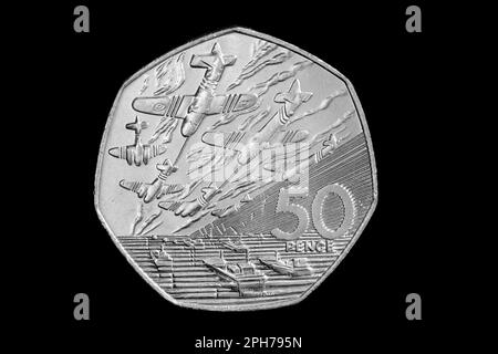 Revers d'une pièce de 1994 50 cinquante pence commémorant 50 ans de débarquement en Normandie. Conçu par la sculpture John Mills Banque D'Images