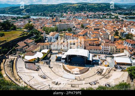 Vue sur l'ancien théâtre gloroman de la vieille ville de Vienne, dans le sud de l'Isère française Banque D'Images