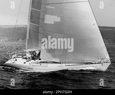 AJAXNETPHOTO. 10TH AOÛT 1983. PLYMOUTH, ANGLETERRE. - COUPE DE L'AMIRAL 1983 - COURSE FASTNET - LOCURA (USA) TÊTES POUR LA LIGNE D'ARRIVÉE.PHOTO:JONATHAN EASTLAND/AJAX REF:MX340 222904 31 Banque D'Images