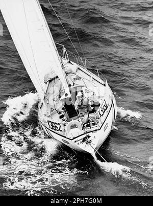 AJAXNETPHOTO. 1978. PLYMOUTH, ANGLETERRE. - TOUR DE GRANDE-BRETAGNE COURSE - LE TONNER NIKONOS III, CO-SKIPPED PAR PIPPA LONGLEY ET KATIE CLEMSON. PHOTO:JONATHAN EASTLAND/AJAX REF:MX340 222904 36 Banque D'Images