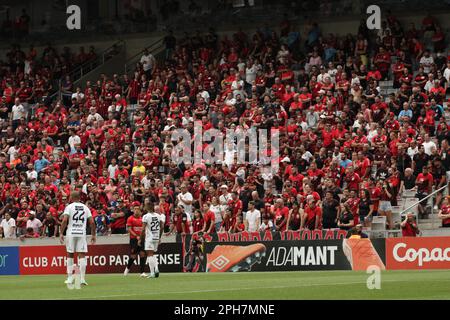 Curitiba, Parana, Brésil. 26th mars 2023. (SPO) Championnat de football Paranaense: Athletico PR vs Maringa. 26 mars 2023, Curitiba, Parana, Brésil: Match de football entre Atlhetico PR et Maringa valable pour la demi-finale, deuxième étape du Championnat de football Paranaense 2023, à l'Arena da Baixada le dimanche (24). Athletico a gagné 1-0 et classé avec 3-0 agrégat pour jouer contre Cascavel dans la finale. Credit: Edson de Souza/Thenews2 (Credit image: © Edson de Souza/TheNEWS2 via ZUMA Press Wire) USAGE ÉDITORIAL SEULEMENT! Non destiné À un usage commercial ! Banque D'Images