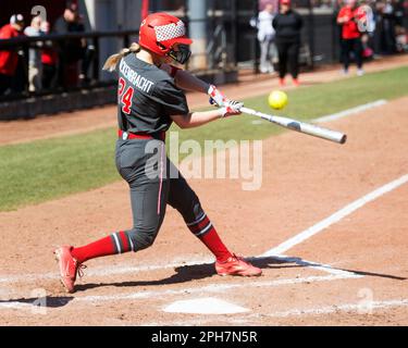 Columbus, Ohio, États-Unis. 26th mars 2023. Sam Hackenbracht (24), le receveur des Buckeyes de l'État de l'Ohio, prend contact avec les Wolverines du Michigan dans leur match à Columbus, dans l'Ohio. Brent Clark/CSM/Alamy Live News Banque D'Images