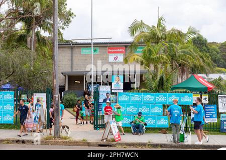 NSW élection d'État 2023, les électeurs se dirigent vers les urnes à l'école Avalon à Pittwater siège, 25th mars 2023, Sydney, Australie Banque D'Images