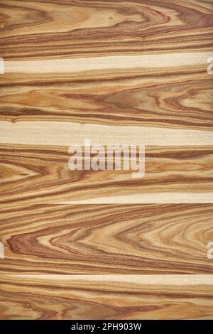 Placage Santos Rosewood. Texture du bois. Production de menuiserie et de menuiserie. Gros plan. Fabrication de meubles Banque D'Images