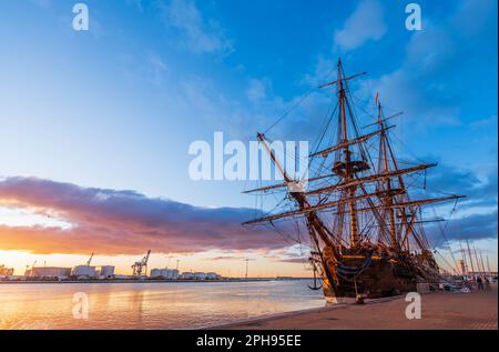 Le plus grand voilier du monde, le Gotheborg, dans le port de Sète, en Occitanie, en France Banque D'Images