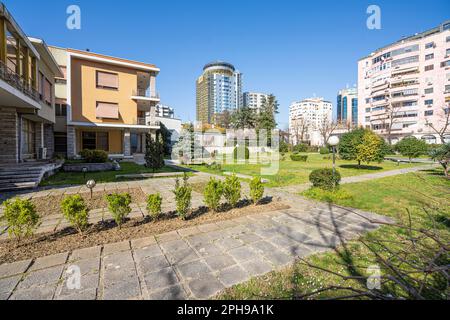 Tirana, Albanie. Mars 2023. Vue extérieure de la villa de l'ancien dictateur communiste Enver Hoxha dans le centre-ville Banque D'Images