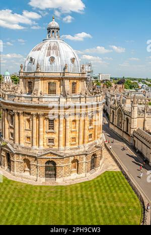 Radcliffe caméra bâtiment à Oxford vu de Tom Tower of Christ Church College, Oxfordshire, Angleterre Banque D'Images