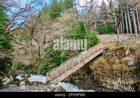 Pont des mineurs de l'autre côté de la rivière Llugwy, près de Betws-y-Coed, Conwy, Snowdonia, pays de Galles Banque D'Images