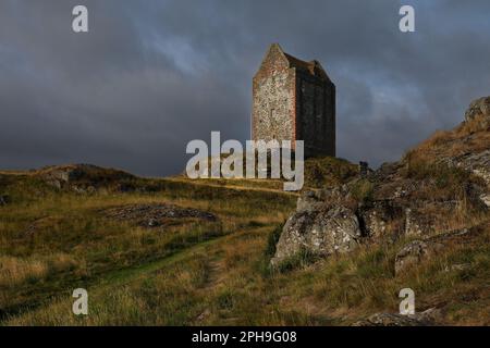 Smailholm Tower une des tours de péle les mieux préservées des frontières écossaises, près de Kelso, Roxburghshire, Écosse, Royaume-Uni Banque D'Images