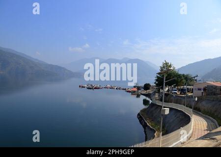 Un beau lac Tehri Garhwal Uttarakhhand Inde Aisa Banque D'Images