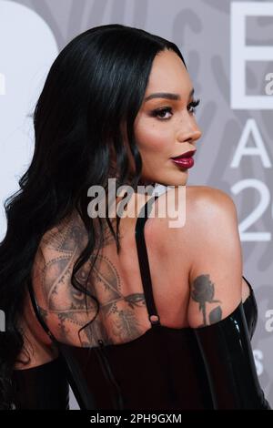 Munroe Bergdorf photographié lors des arrivées DE tapis rouge DE BRITS au O2 à Londres, Royaume-Uni, le 11 février 2023 . Photo de Julie Edwards. Banque D'Images