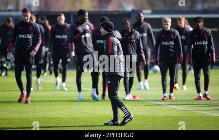 Tubize, Belgique. 27th mars 2023. Domenico Tedesco Gestures, entraîneur en chef de Belgique, lors d'une session d'entraînement de l'équipe nationale belge de football Red Devils, le lundi 27 mars 2023, au siège de l'Association Royale de football belge RBFA à Tubize. Les Red Devils se préparent à un match amical de demain contre l'Allemagne. BELGA PHOTO VIRGINIE LEFOUR crédit: Belga News Agency/Alay Live News Banque D'Images