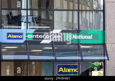 Photo des signes d'Alamo, Enterprise Ren a car et National car Rental sur leur agence commune à Dortmund, Allemagne. Enterprise location D'Autos est un Am Banque D'Images